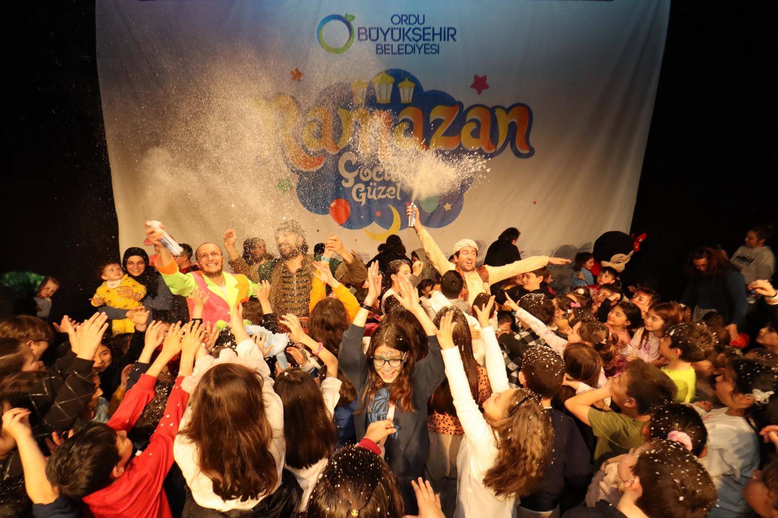 İFTAR BİTİYOR ÇOCUKLAR İÇİN EĞLENCE BAŞLIYOR